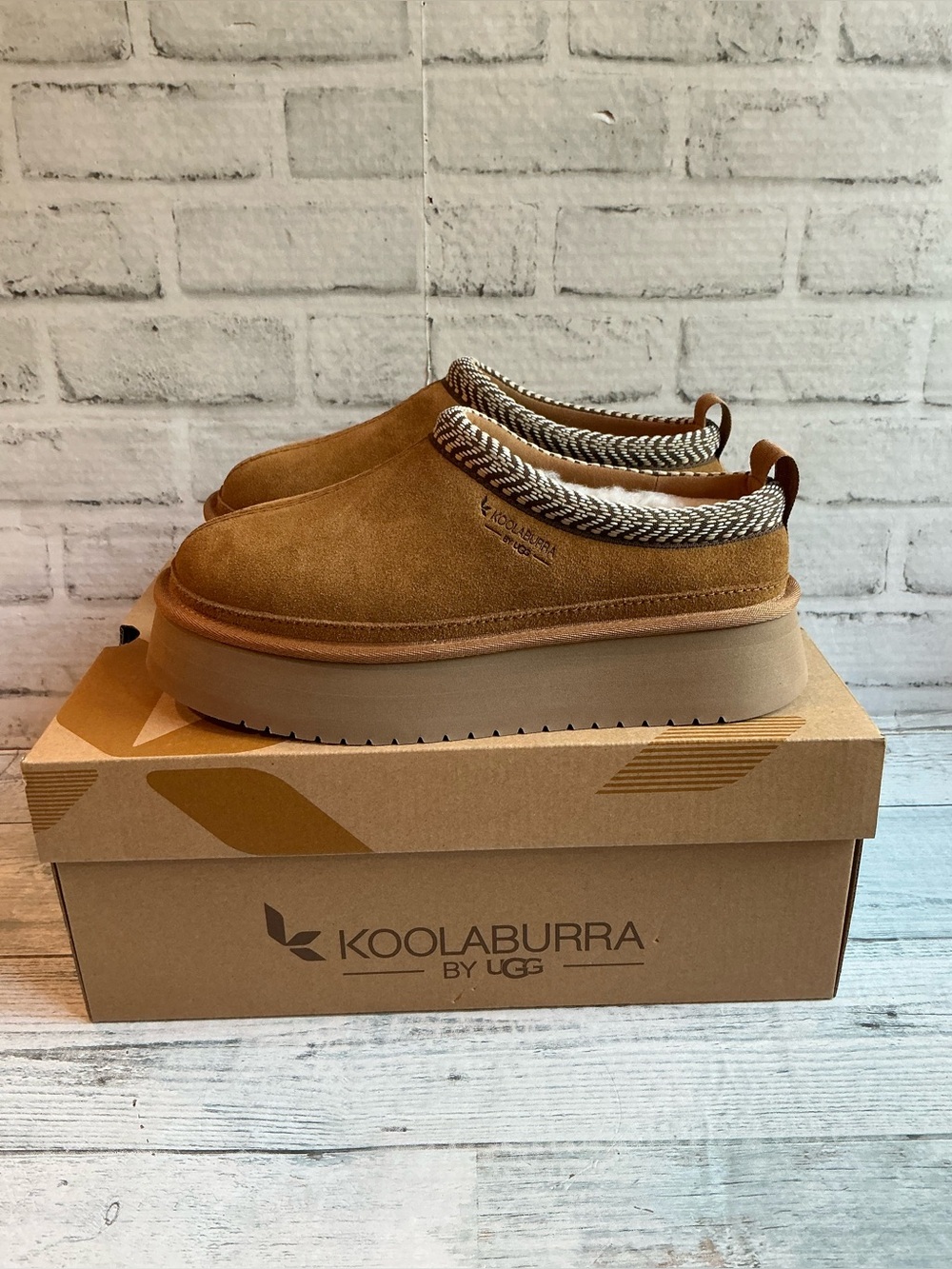 Koolaburra by UGG Women's Size 7  Platform Burree Slipper